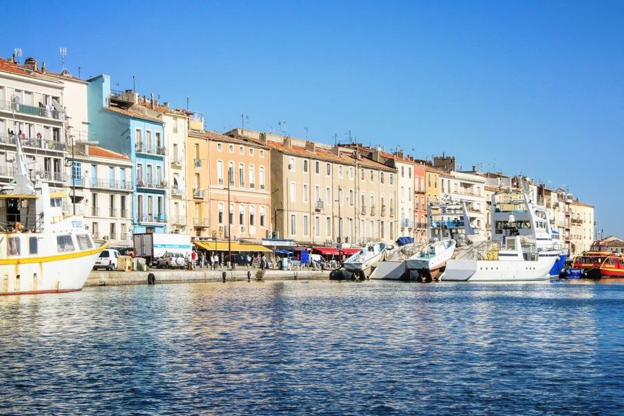 Boat walk in Sete on the singular island 1 hour - Antoine and the French-Speaking Commentary
