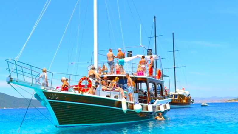 Bodrum Cleopatra & Orak Island Mix Tour by Boat - Meteor Hole and the appeal of a boat-only view