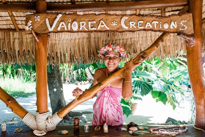 Bora Bora Snorkel Cruise by Polynesian Outrigger Canoe with BBQ Island Lunch - Guide quality matters here