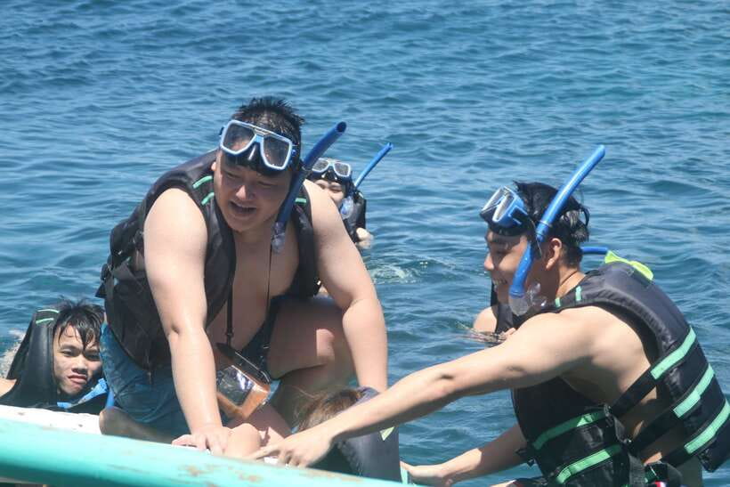 Boracay: Island and Beach-Hopping Boat Tour with Snorkeling - Balinghai Beach from the boat