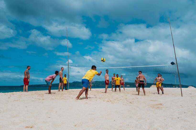 Boracay: Island Hopping & Cliff Jumping by Haqqy Life - The secret stops and the cliff-jumping challenge