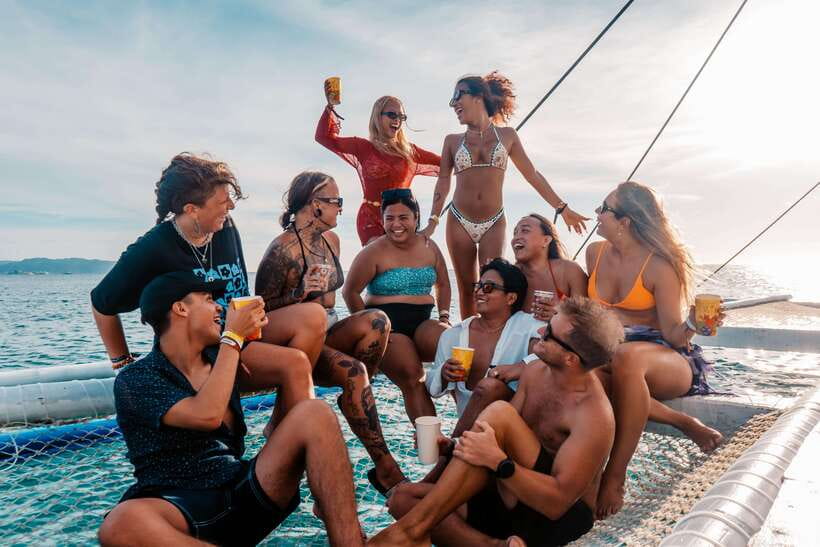 Boracay: Island Hopping & Cliff Jumping by Haqqy Life - Choosing between Puka Shell Beach and Balinghai Beach