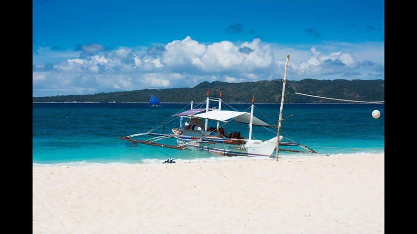 Boracay: Island Hopping Tour with Boodle Fight Lunch - The beaches: Ilig-iligan, Balinghai, and Puka