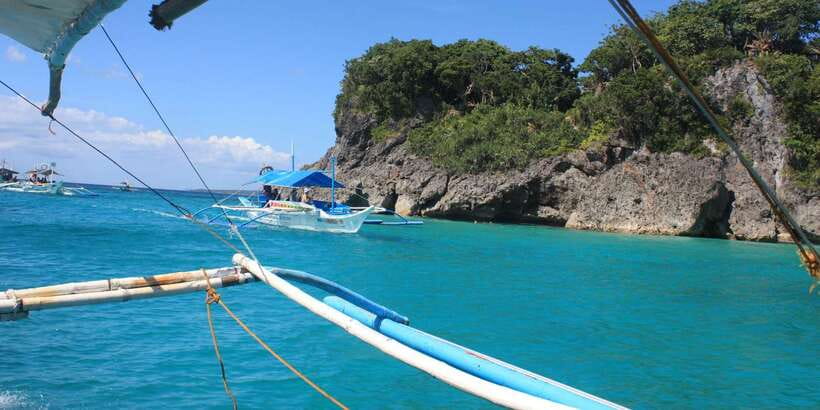 Boracay: Island Hopping Tour with Boodle Fight Lunch - The hot kawa bath finish