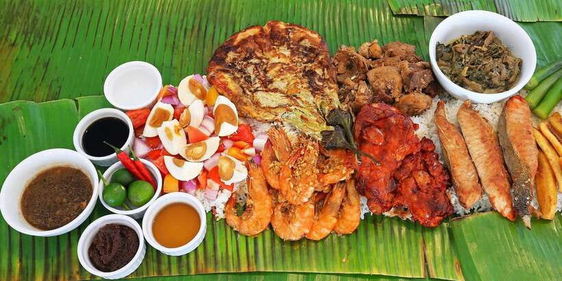 Boracay: Island Hopping Tour with Boodle Fight Lunch - Who will enjoy this outing most