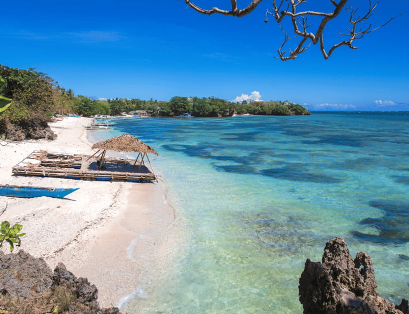 Boracay: Island Hopping with Lunch and Hot Kawa Bath - Crowds and late departures are the main risks
