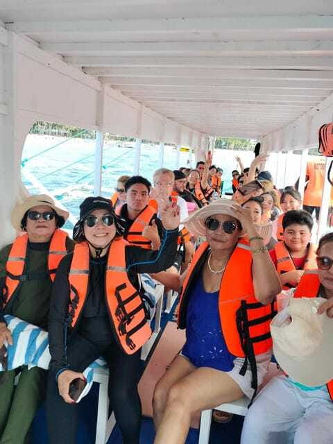 Boracay: Island Hopping with Snorkeling and Crystal Cove - Lunch on the boat