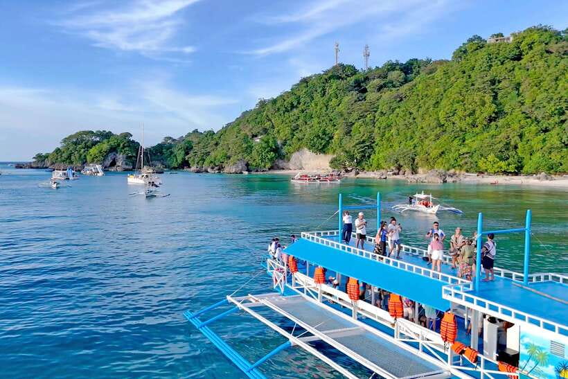 Boracay Island Rhythm Sunset Cruise - Meeting the boat at Astoria Boracay
