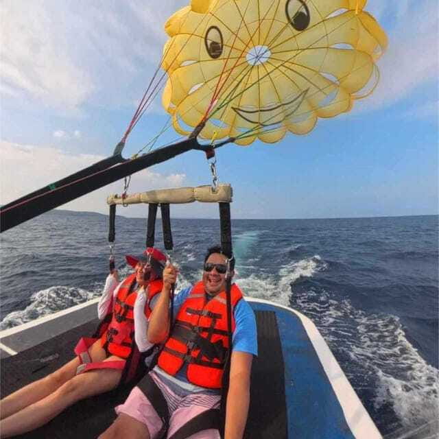 Boracay: Parasailing, Island Hopping, ATV Ride and Kawa Bath - The buffet lunch is a needed pause