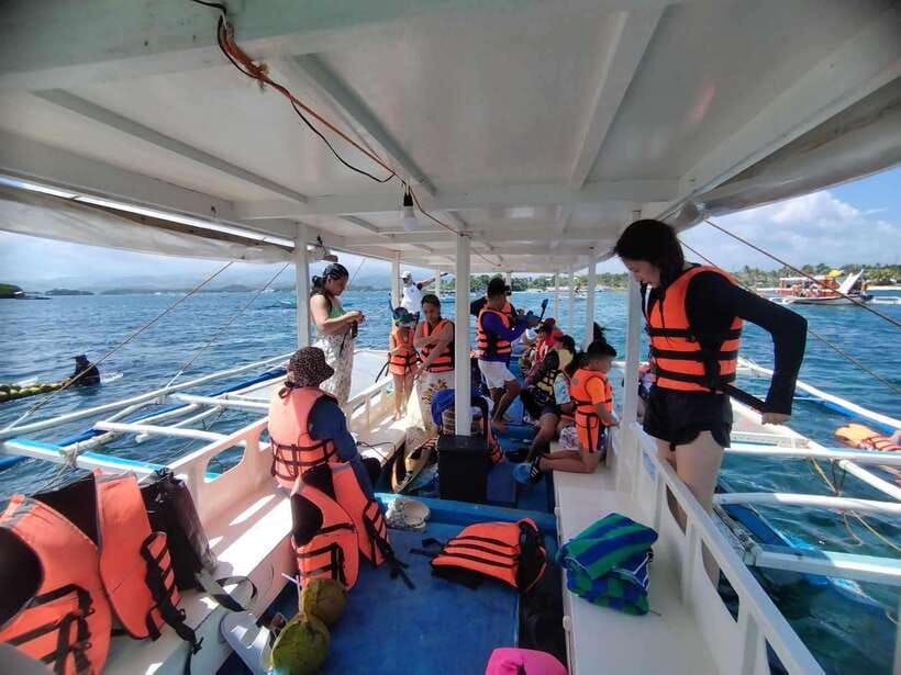 Boracay: Private Island Boat Tour and Lunch with Seaview - Seeing Boracay from the bangka