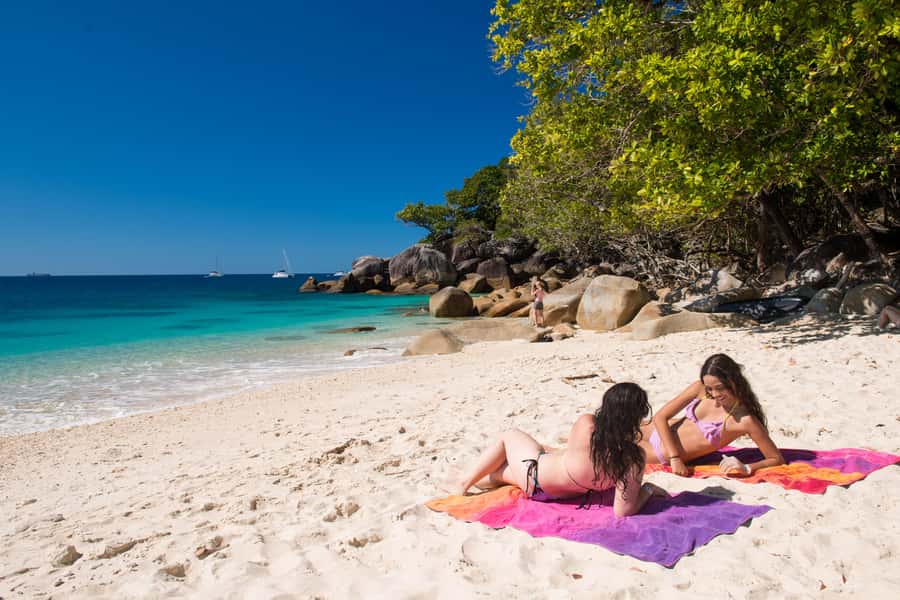 Cairns: Great Barrier Reef and Fitzroy Island Boat Tour - How the timing feels in real life