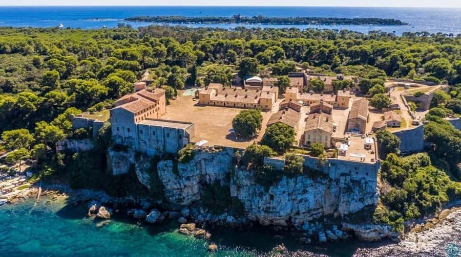 Cannes: Boat trip without a license to the Lerins Islands - Saint-Honorat Island and a slower hour