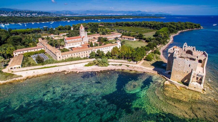 Cannes: Boat trip without a license to the Lerins Islands - Who will enjoy this boat trip most