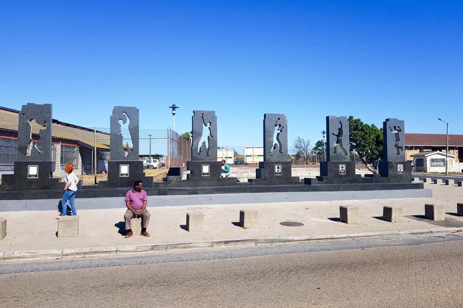 Cape Town: Robben Island Ferry Ticket and Townships Tour - Bonteheuwel and the rules of racial separation