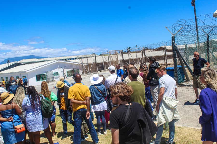 Cape Town: Robben Island ferry ticket plus Guided Tour - Who should book this Robben Island tour?