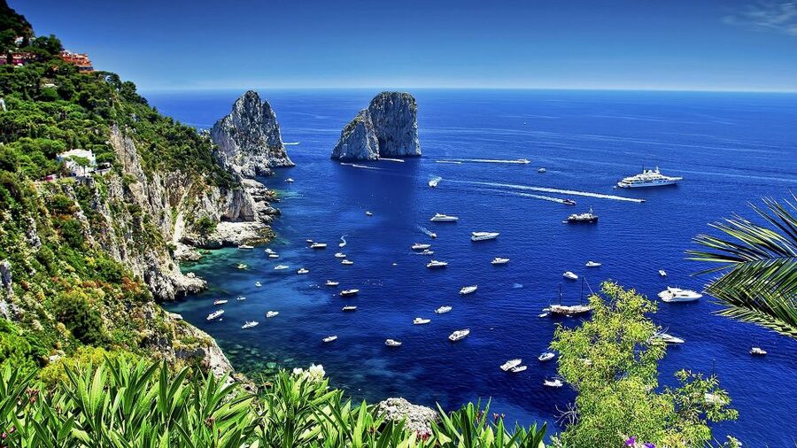Capri: Boat and Island Tour - How the guide affects the day