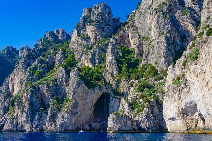 Capri: Private Island Boat Tour for Couples - Swimming, towels, drinks, and comfort