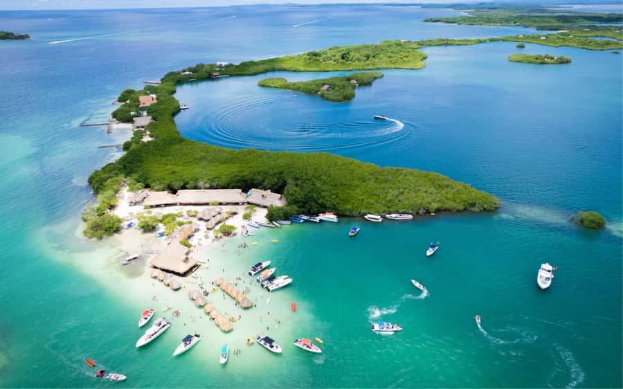 Cartagena: 5 Island Boat Tour with Night Bioluminescent Stop - Isla Grande: coral water and free time