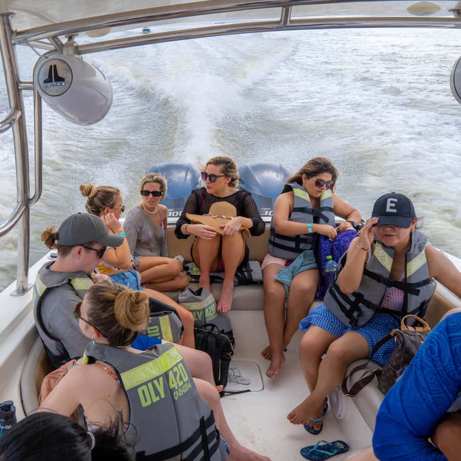 Cartagena: 5 Island Boat Tour with Night Bioluminescent Stop - Cholón and the social beach stop