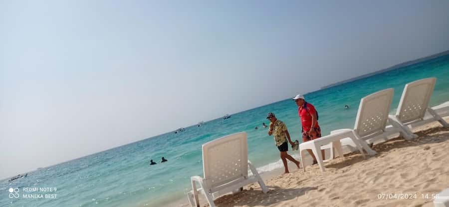 Cartagena: All-Inclusive Rosario Islands Speedboat Tour - Guide service, language, and group feel