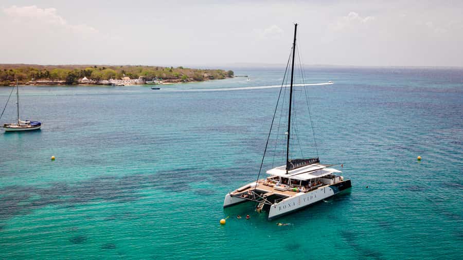 Cartagena: Rosario Islands Catamaran with Lunch and Snorkel - Comfort, bathrooms, and the onboard mood