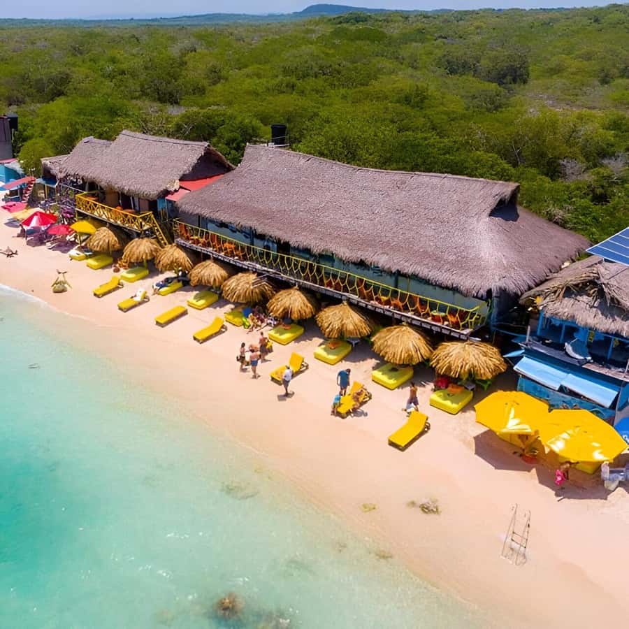 Cartagena: Visit 4 islands in a speedboat + plankton! - Cholón for one hour and the cost of stopping