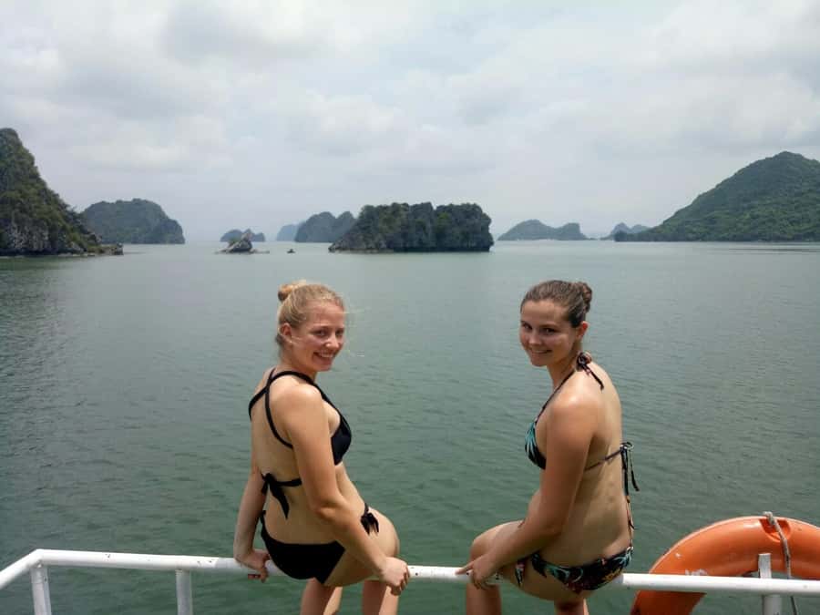 Cat Ba Island: Full-Day Cruise to Lan Ha Bay and Ha Long Bay - Cai Beo fishing village and the first bay views