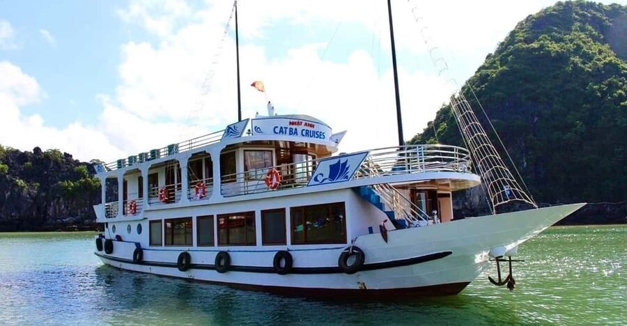 Cat Ba Island: Halong & Lan Ha Bay, cozy boat, biking, kayak - Kayaking through caves and quiet lagoons
