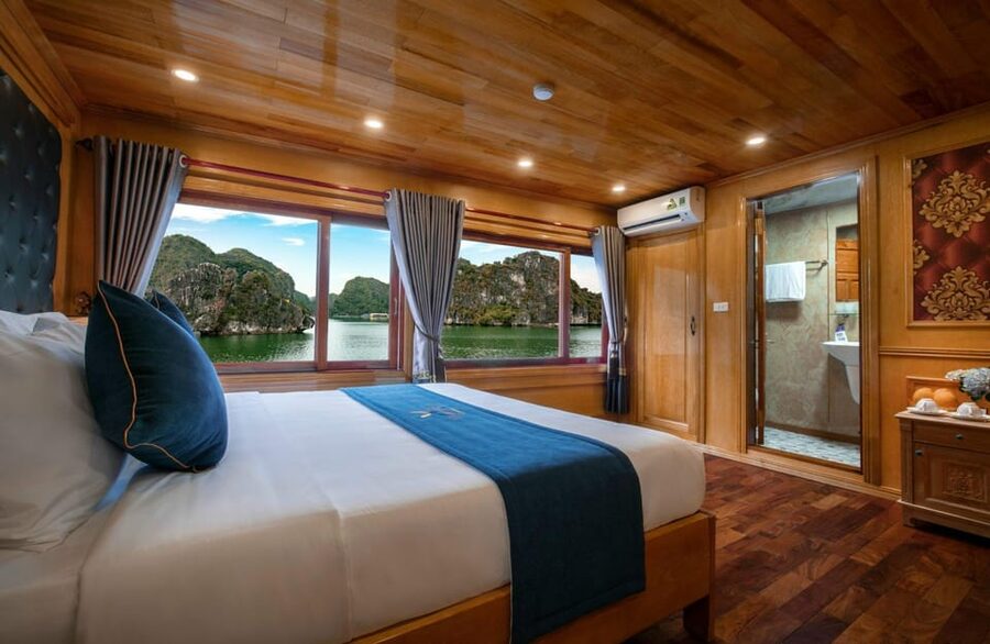 Cat Ba Island: Halong & Lan Ha Bay, cozy boat, biking, kayak - The boat change is useful, but plan for it