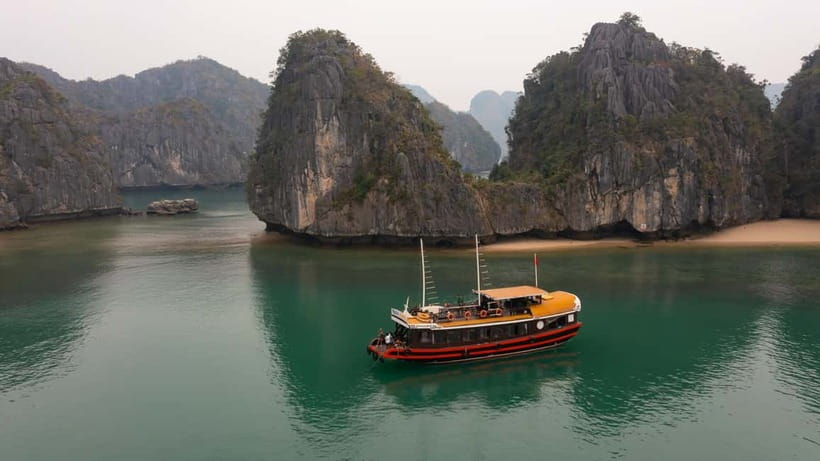 Cat Ba Island: Lan Ha Bay boat tour - lunch, beach, kayaking - Cat Ba Town to Ben Beo Pier by 9:00