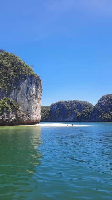 Cat Ba Island: Lan Ha Bay boat tour - lunch, beach, kayaking - Cai Beo Village and the First Views of Lan Ha Bay