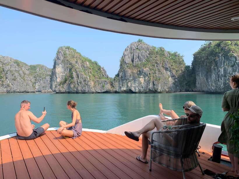 Cat Ba Island: Lan Ha Bay Full-Day with Luxury Cruise - Swimming at Ba Trai Dao with a slide and jacuzzi