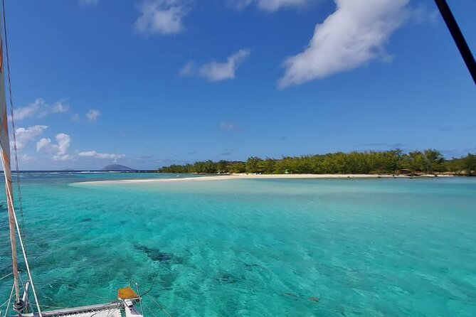 Catamaran Full-Day 3 island Northern Isles Cruise in Grand Baie - Gabriel Island and its broad white sandbar