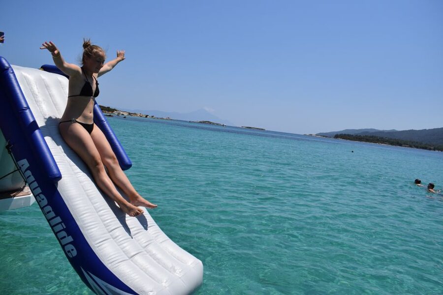 Chalkidiki: Blue Lagoon & Ammouliani Island Cruise & Lunch - Looking through the glass-bottom keel