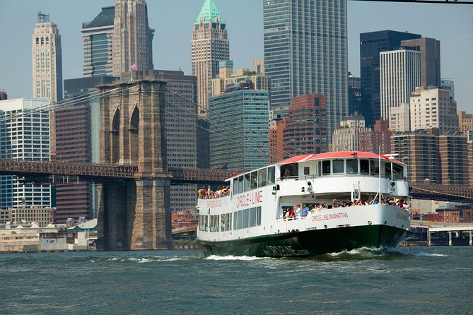 Circle Line: 2.5hr - Complete Manhattan Island Cruise - The Statue of Liberty and harbor photo time