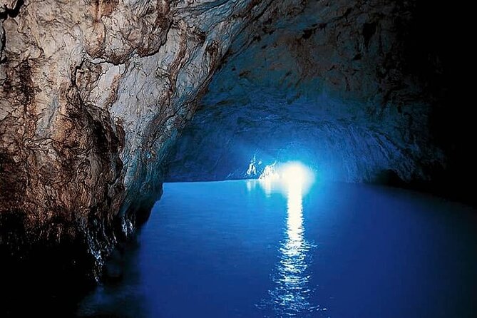 complete tour of the island of Capri by private boat - Faraglioni and the Arc of Love