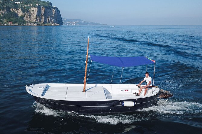 complete tour of the island of Capri by private boat - Three hours requires sensible priorities