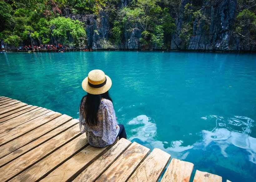 Coron: Complete Island Hopping Guided Tour with Lunch - Barracuda Lake and its unusual water layers