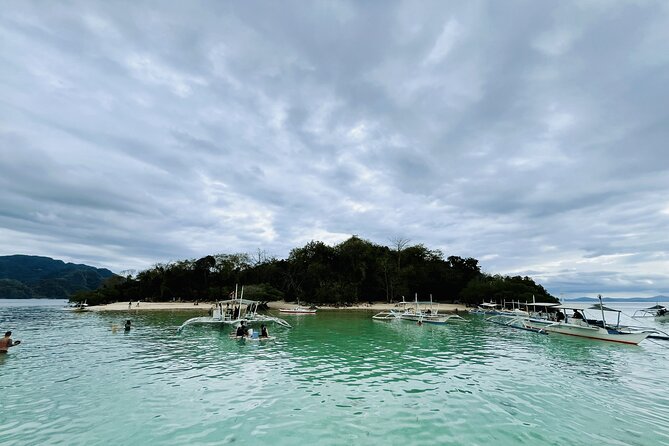 Coron Island Ultimate Tour: Private Boat and Tour Guide - Lunch at Baia Serena Resort