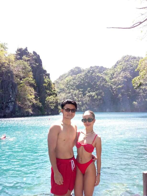 Coron: Super Ultimate Island-Hopping with Lunch & Transfers - Banul Beach lunch on white sand