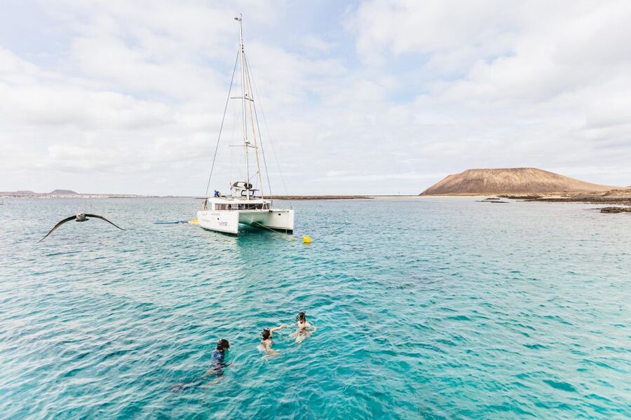 Corralejo: Lobos Island Catamaran Tour with Drinks & Snorkel - The crew and the free photo package