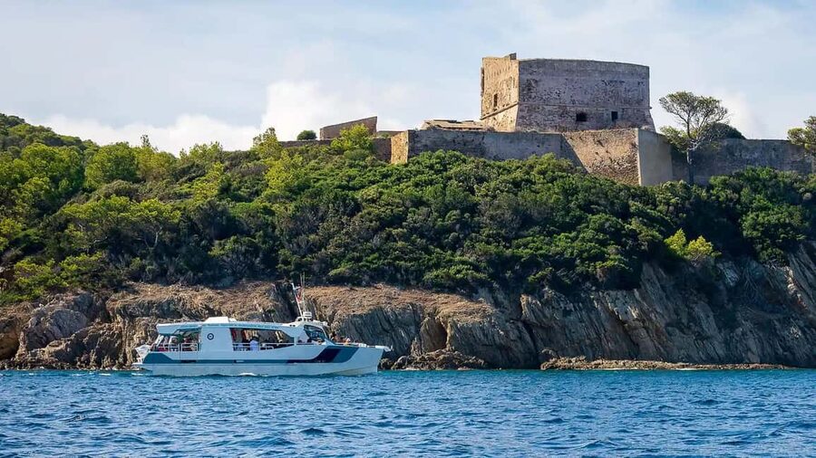 Cruise of the 2 Islands: Porquerolles & Port-Cros with stops - What the hybrid boat adds