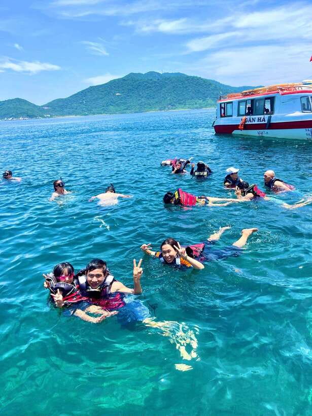 Da Nang/Hoi An: Cham Island Speedboat Tour with Snorkeling - Forty-five minutes on the reef