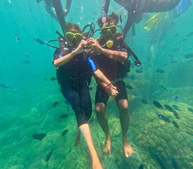 Da Nang/Hoi An: Cham Island Speedboat Tour with Snorkeling - The speedboat crossing to the island