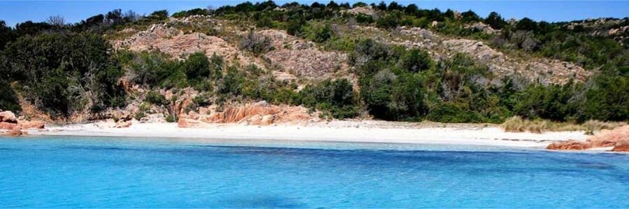 Day cruise to the Cerbicales & Lavezzi Islands with lunch - Lunch in a Lavezzi cove
