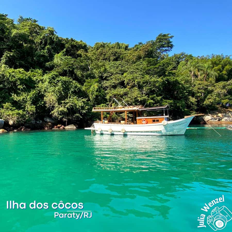 Discover the best islands in Paraty on an exclusive boat tour - Conceição Beach: a slower hour on the sand