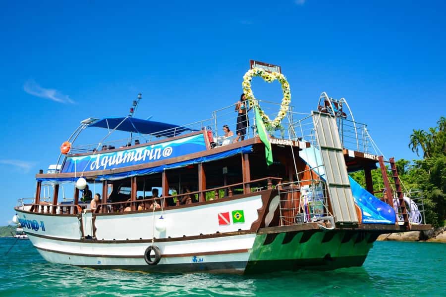 Discover the best islands in Paraty on an exclusive boat tour - Who should book the Aquamarina II?