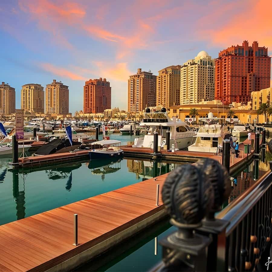 Doha: Pearl & Gewan Islands Food & Boat Tour with 7 Tastings - The electric boat finish through The Pearl canals