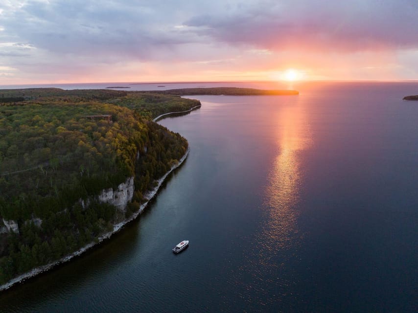 Door County Historic Cottage Row & Strawberry Islands Cruise - A 90-minute tour built around shoreline views