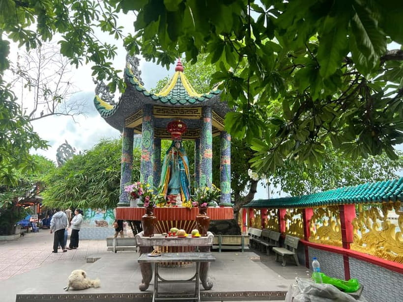 Dragon Floating Temple & Simulate Mekong Island by SpeedBoat - Phu Chau Floating Temple and its carved dragons